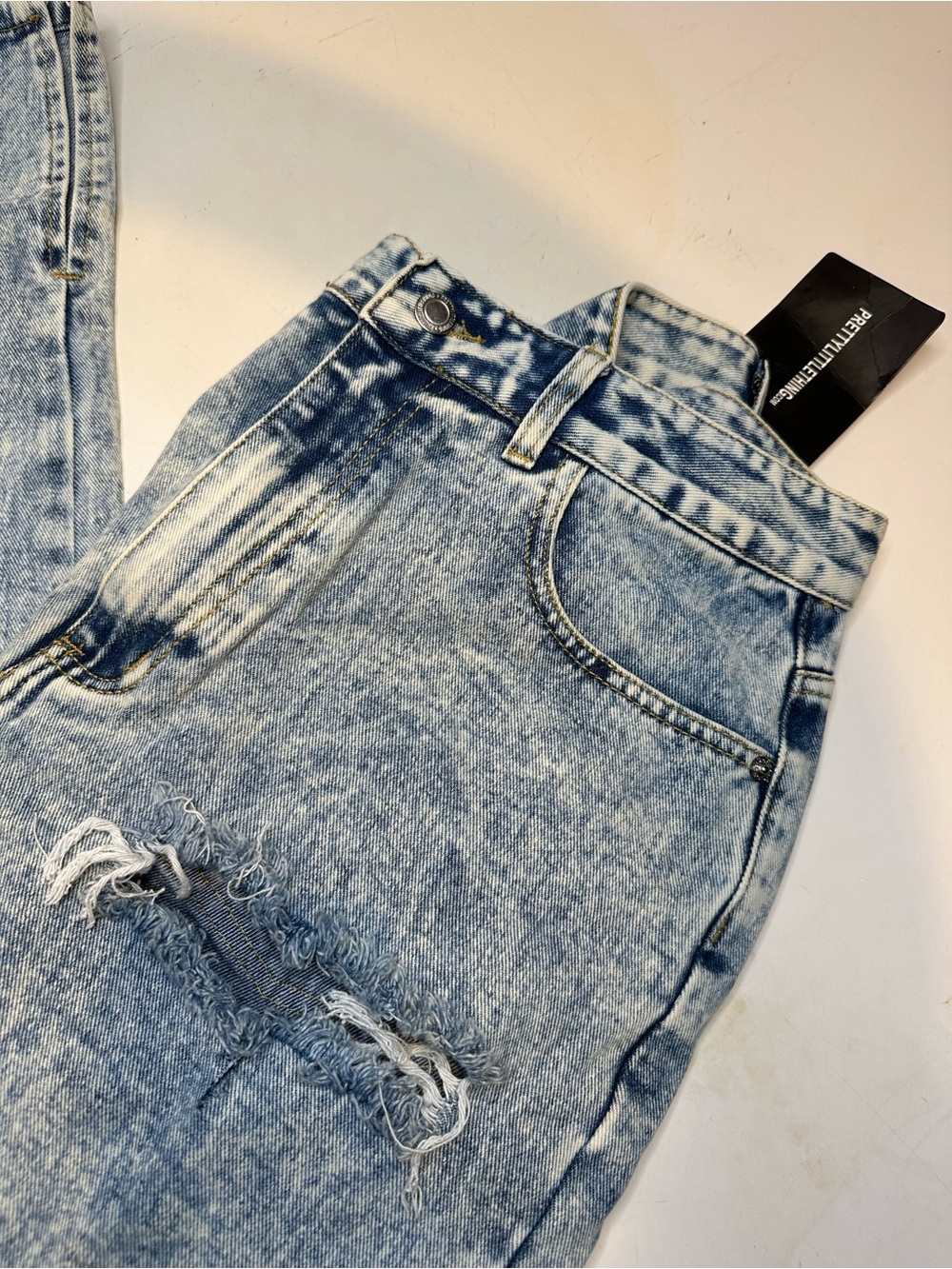 Blue High Rise Distressed US 10 Classic Jean